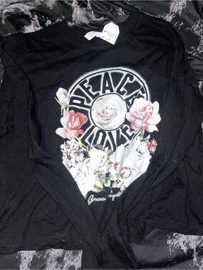 Black 'Peace & Love' Floral Graphic Long Sleeve crop Tee size small nwt